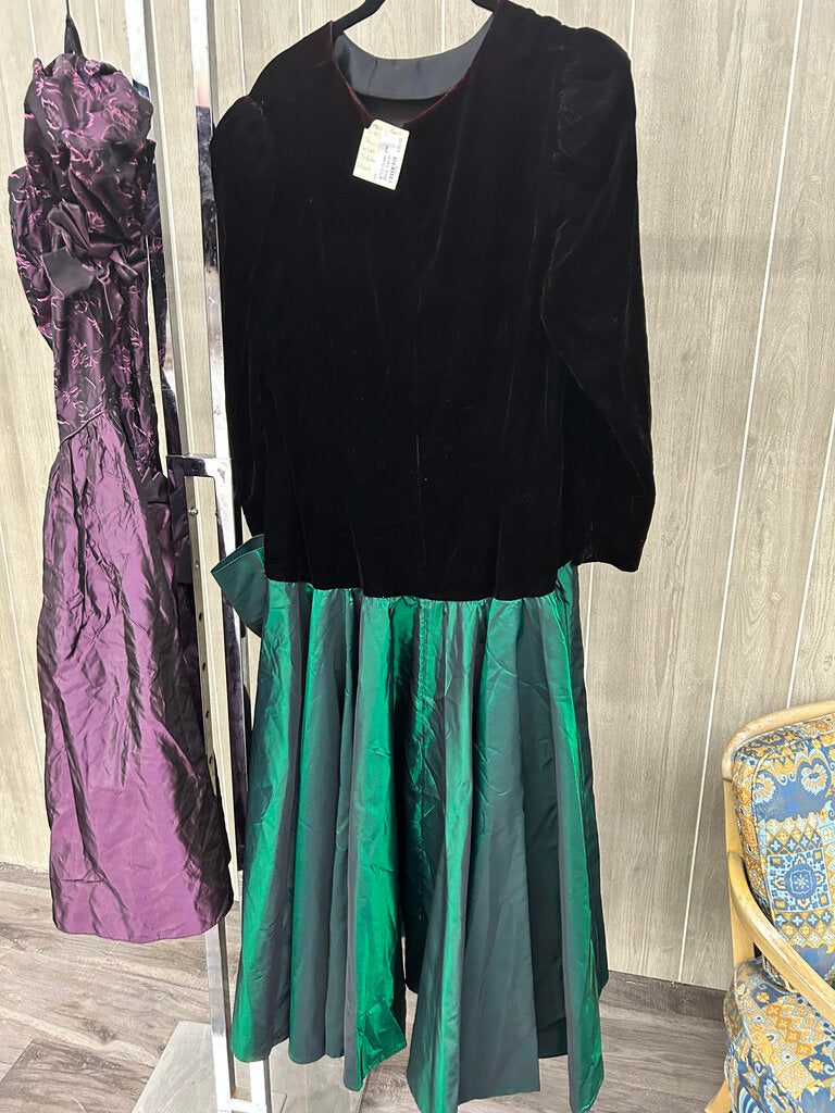 #1313 Green and Black Velvet